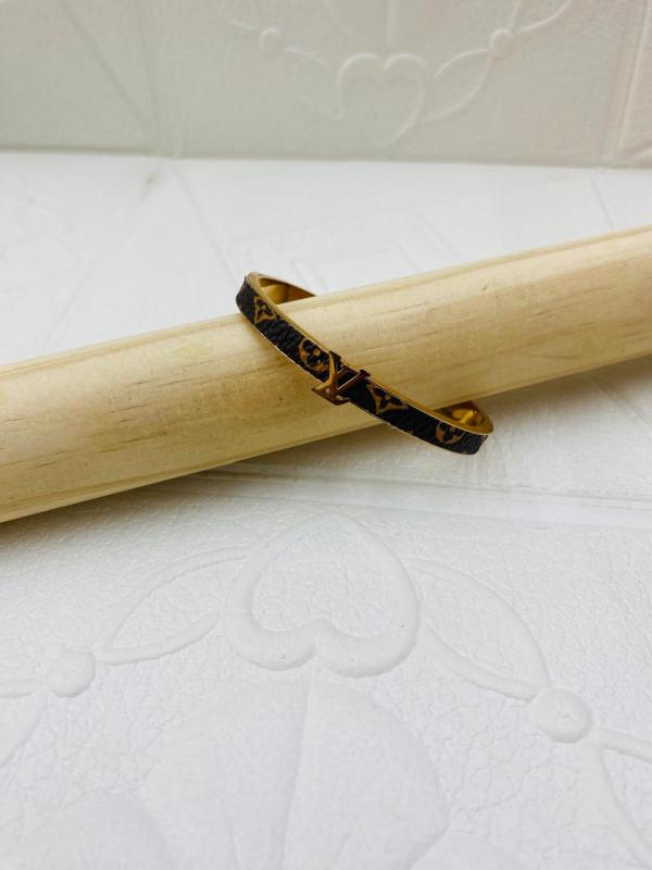 PULSERA DE ACERO RIGIDA LOUIS VUITTON DISE&Ntilde;O LV/CAFE DORADO