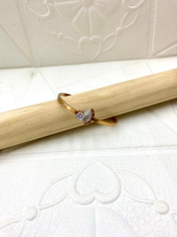 PULSERA  DE ACERO RIGIDA ORO ROSA DISE&Ntilde;O PERLA/LOVE BLANCO