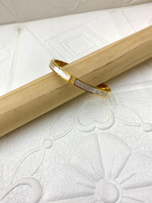 PULSERA DE ACERO RIGIDA DISE&Ntilde;O  BLANCO DORADO