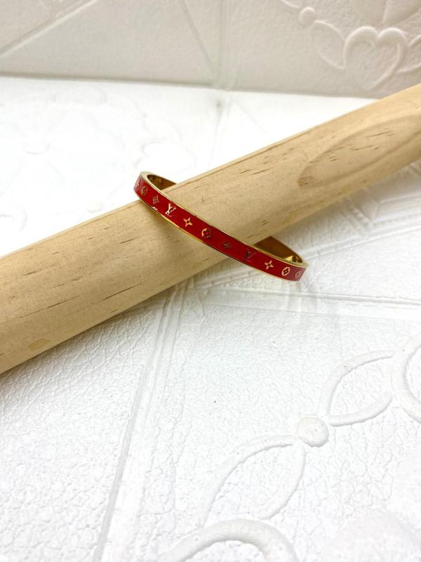 PULSERA DE ACERO RIGIDA DORADA LOUIS VUITTON ROJO