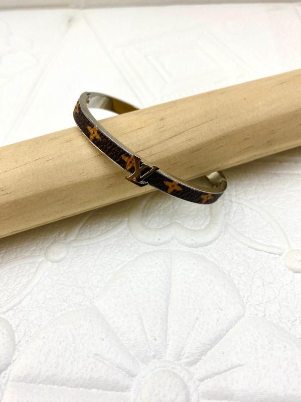 PULSERA DE ACERO RIGIDA LOUIS VUITTON DISE&Ntilde;O LV/CAFE PLATEADO