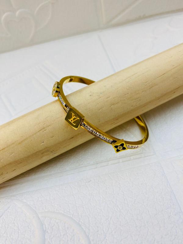 PULSERA DE ACERO RIGIDA LOUIS VUITTON DISE&Ntilde;O LV/FLOR DORADO