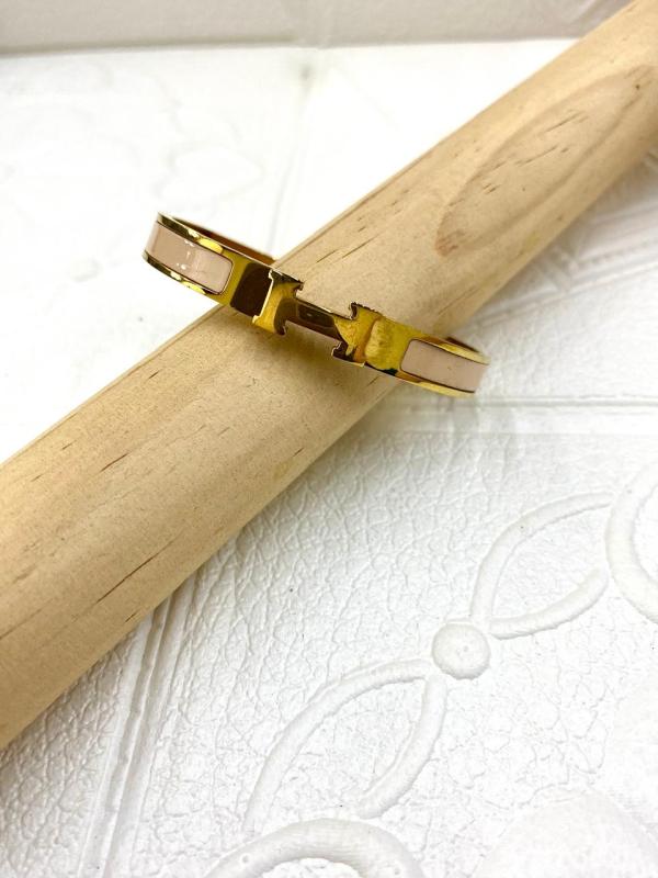 PULSERA DE ACERO RIGIDA HERMES DORADA DISE&Ntilde;O H BEIGE