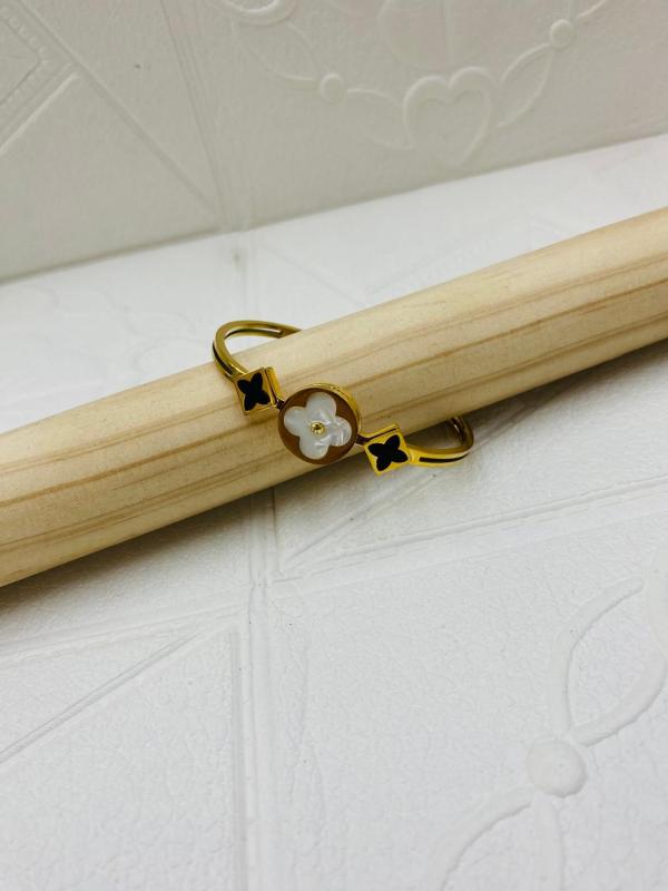 PULSERA DE ACERO RIGIDA LOUIS VUITTON DISE&Ntilde;O LV FLORES B/N DORADO