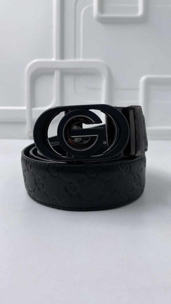 FAJA  NEGRA  MARCA GUCCI HEBILLA NEGRA G GRANDE ESTAMPADO GRANDE