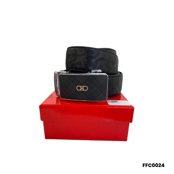FAJA  NEGRA  MARCA SALVATORE FERRAGAMO HEBILLA NEGRA / PLATEADA ESTAMPADO GRANDE
