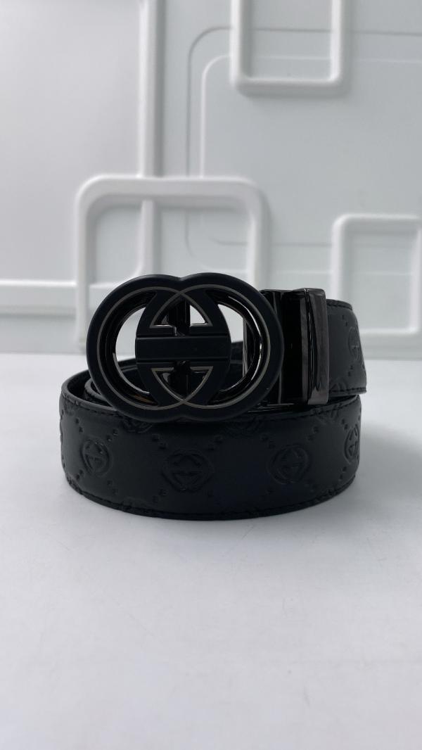 FAJA NEGRA MARCA GUCCI HEBILLA INICIALES GG/NEGRO-GRIS ESTAMPADO GRANDE