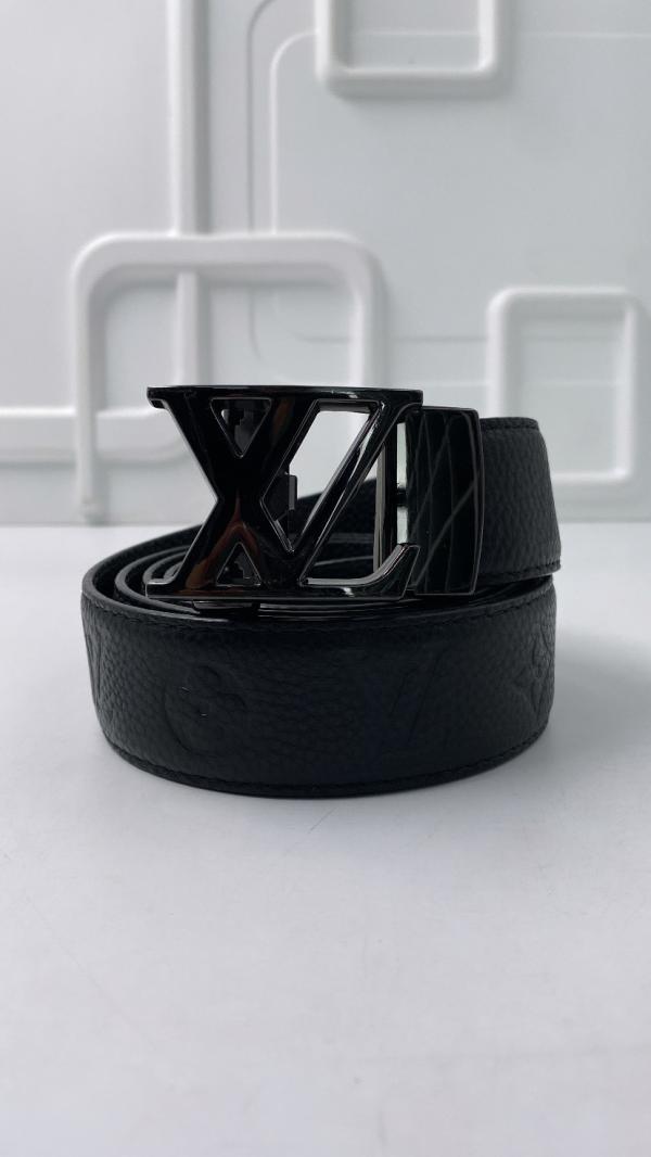 FAJA NEGRA/LABRADA MARCA LOUIS VUITTON HEBILLA NEGRA/INICIALES LV