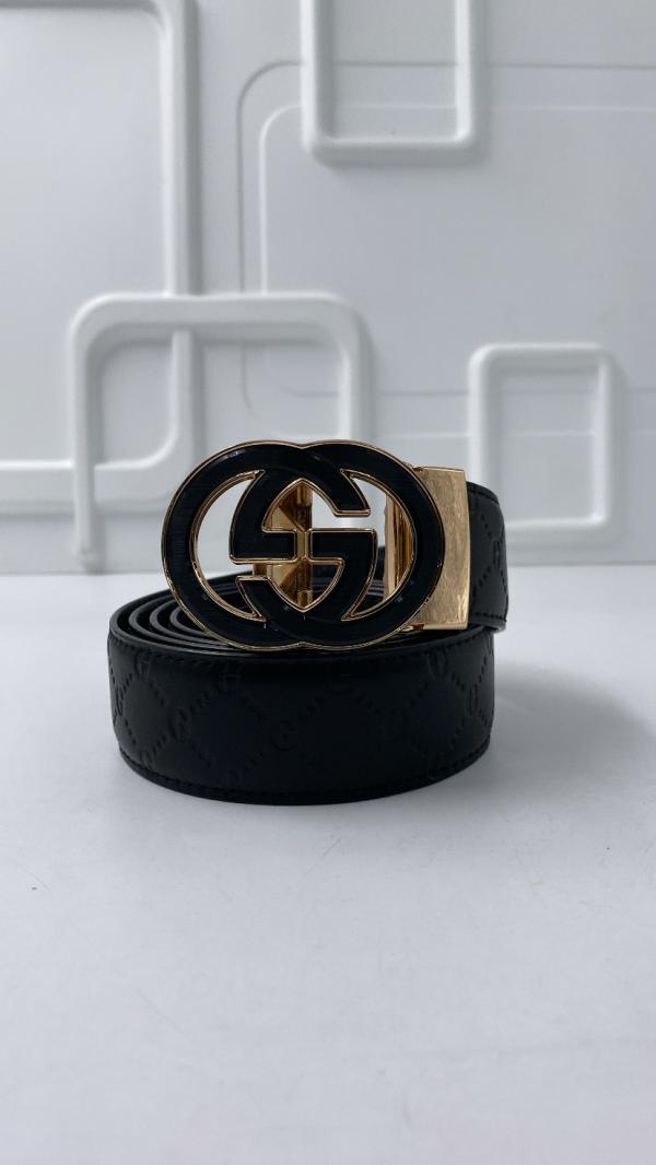 FAJA NEGRO/LABRADA GUCCI HEBILLA INICILAES GG/NEGRA-DORADA ESTAMPADO GRANDE