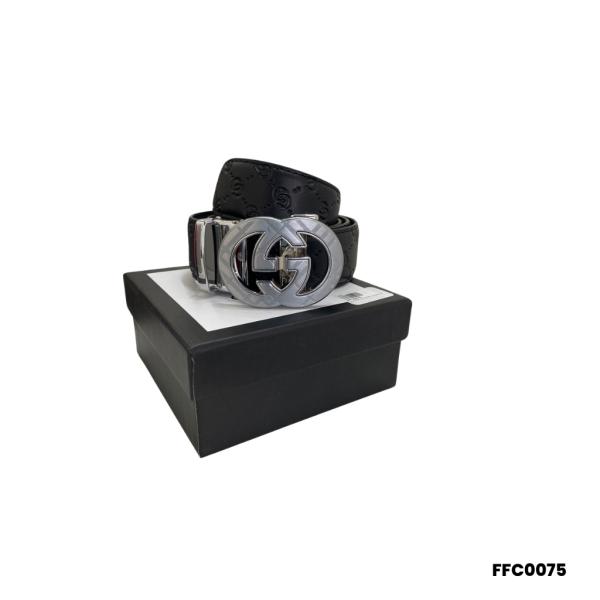 FAJA NEGRO/LABRADA MARCA GUCCI HEBILLA PLATEADA INICIALES GG