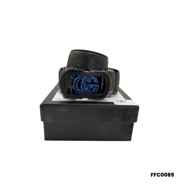 FAJA NEGRO/LABRADA MARCA GUCCI HEBILLA NEGRA/GG AZUL RECTANGULO ESTAMPADO GRANDE