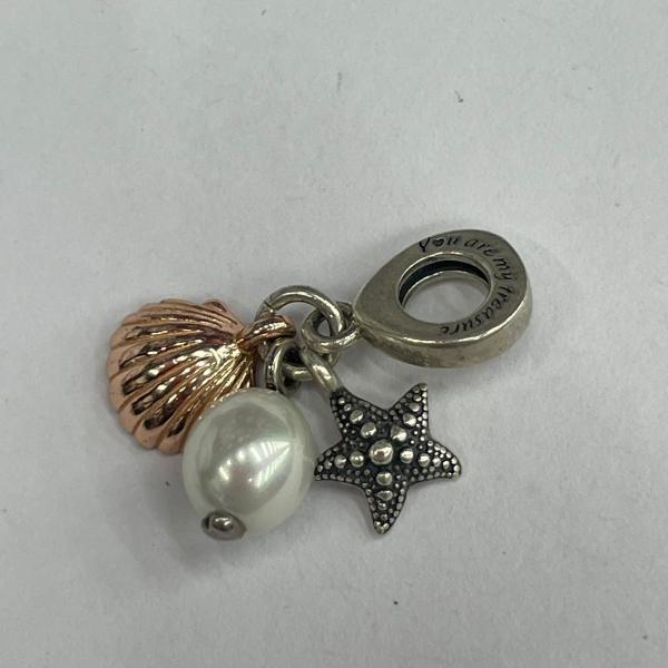 CHARM COLGANTE TRIPLE CONCHA PERLA Y ESTRELLA DE MAR  PANDORA CH01