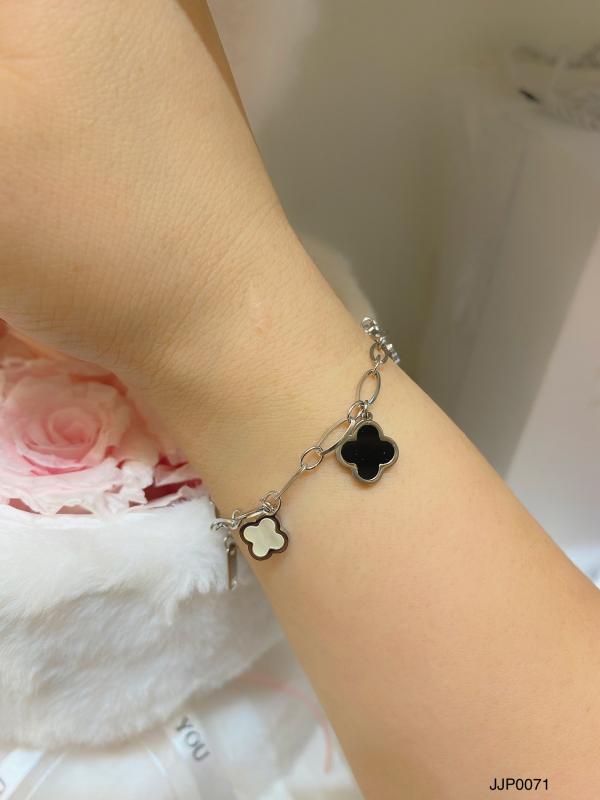 PULSERA DE ACERO PLATEADA  VAN CLEAF