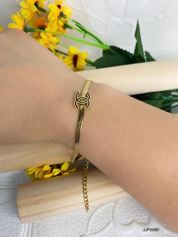 PULSERA DE ACERO DORADA  LOGO NEGRO/CHANEL