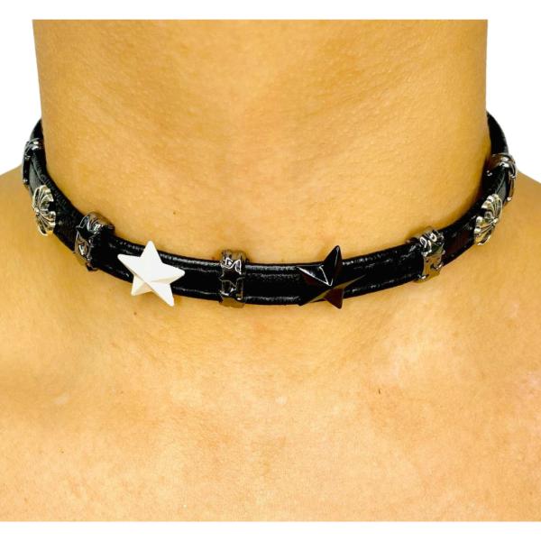 GARGANTILLA CUERO NEGRO DISE&Ntilde;O ESTRELLAS Y CRUCES