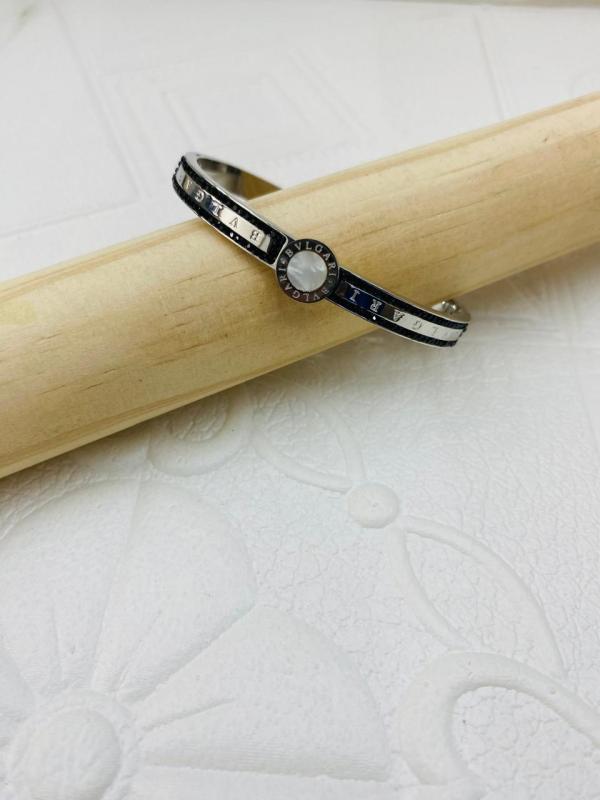 PULSERA DE ACERO RIGIDA BVLGARI DISE&Ntilde;O PIEDRAS NEGRAS PLATEADO