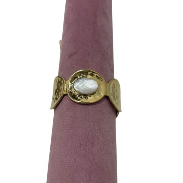 PULSERA  DE ACERO DISE&Ntilde;O  DORADO
