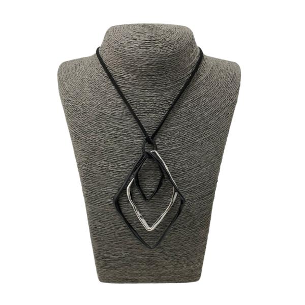 COLLAR BOHEMIO ROMBO NEGRO/PLATEADO
