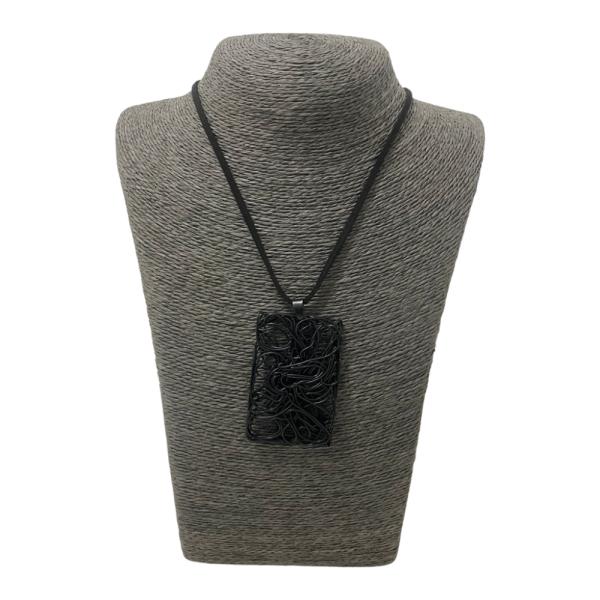COLLAR BOHEMIO CON DISE&Ntilde;O DE GARABATO NEGRO