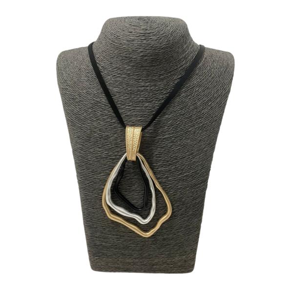 COLLAR BOHEMIO GEOMETRICO TRICOLOR