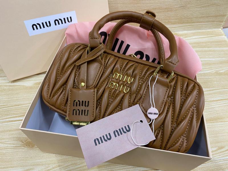 BOLSO MANO DISE&Ntilde;O ARCADIE MIU MIU CAFE