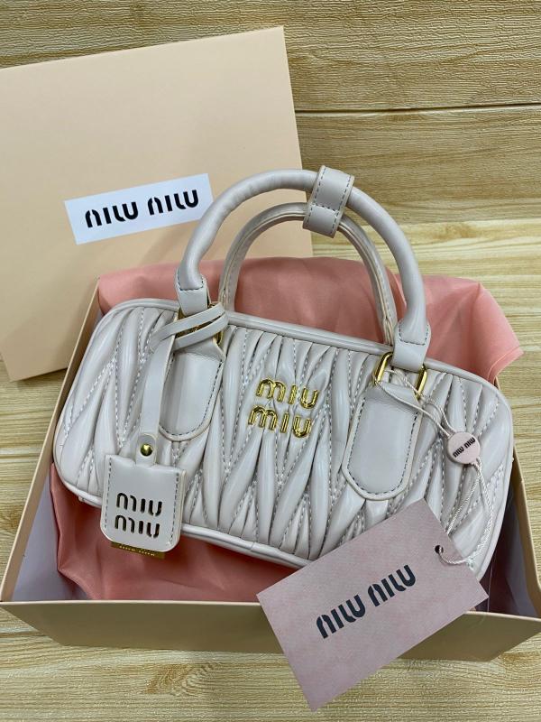 BOLSO MANO DISE&Ntilde;O ARCADIE MIU MIU BLANCO