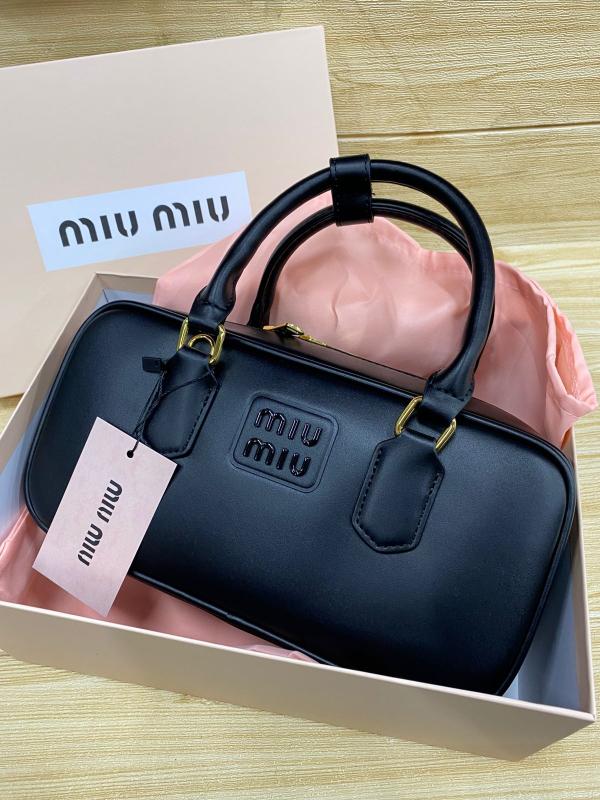 BOLSO MANO DISE&Ntilde;O ARCADIE MIU MIU NEGRO