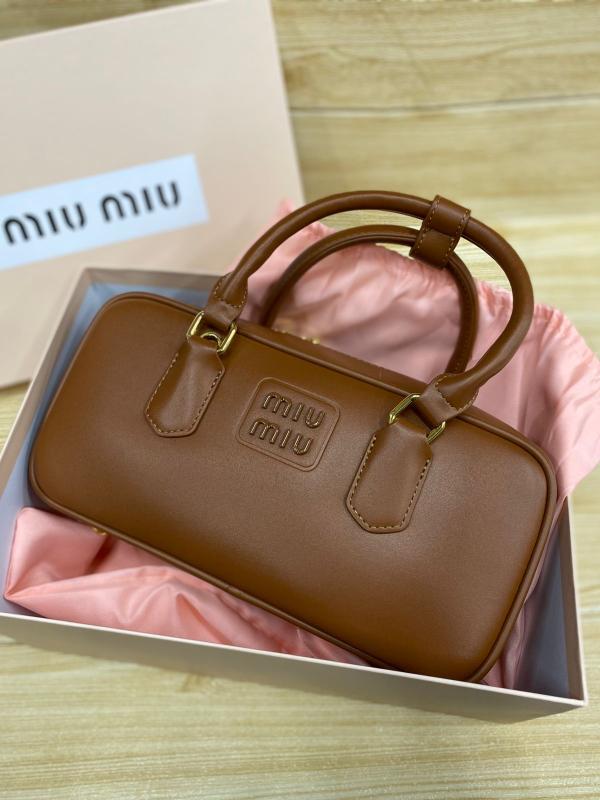 BOLSO MANO DISE&Ntilde;O ARCADIE MIU MIU CAFE