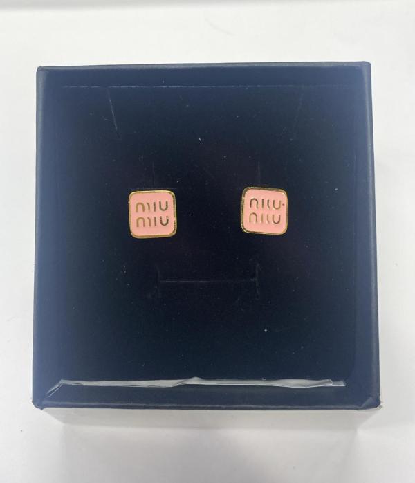 ARETES MIU MIU DISE&Ntilde;O CUADRADO