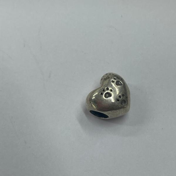 CHARM CORAZON PATITAS DE PERRO PANDORA CH02