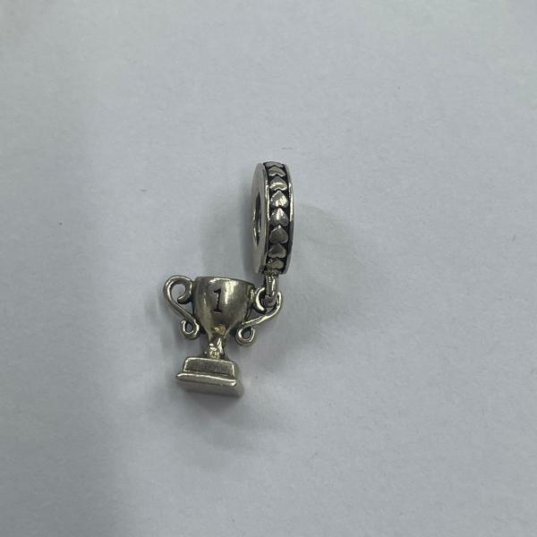 CHARM COLGANTE TROFEO  PANDORA CH02