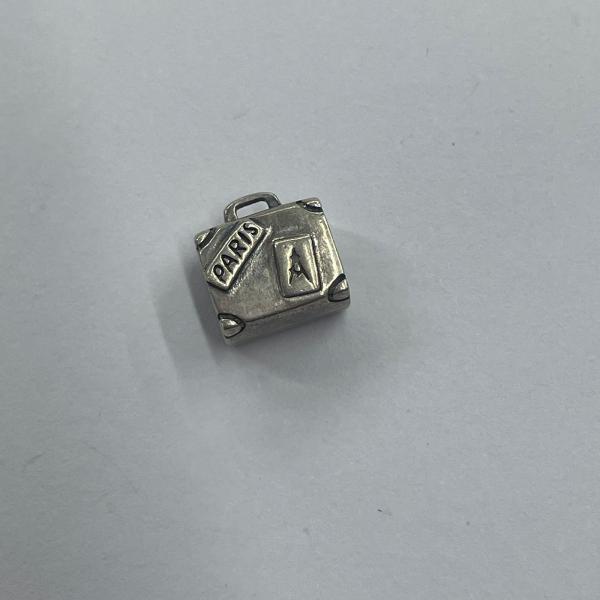 CHARM MALETA PANDORA CH02